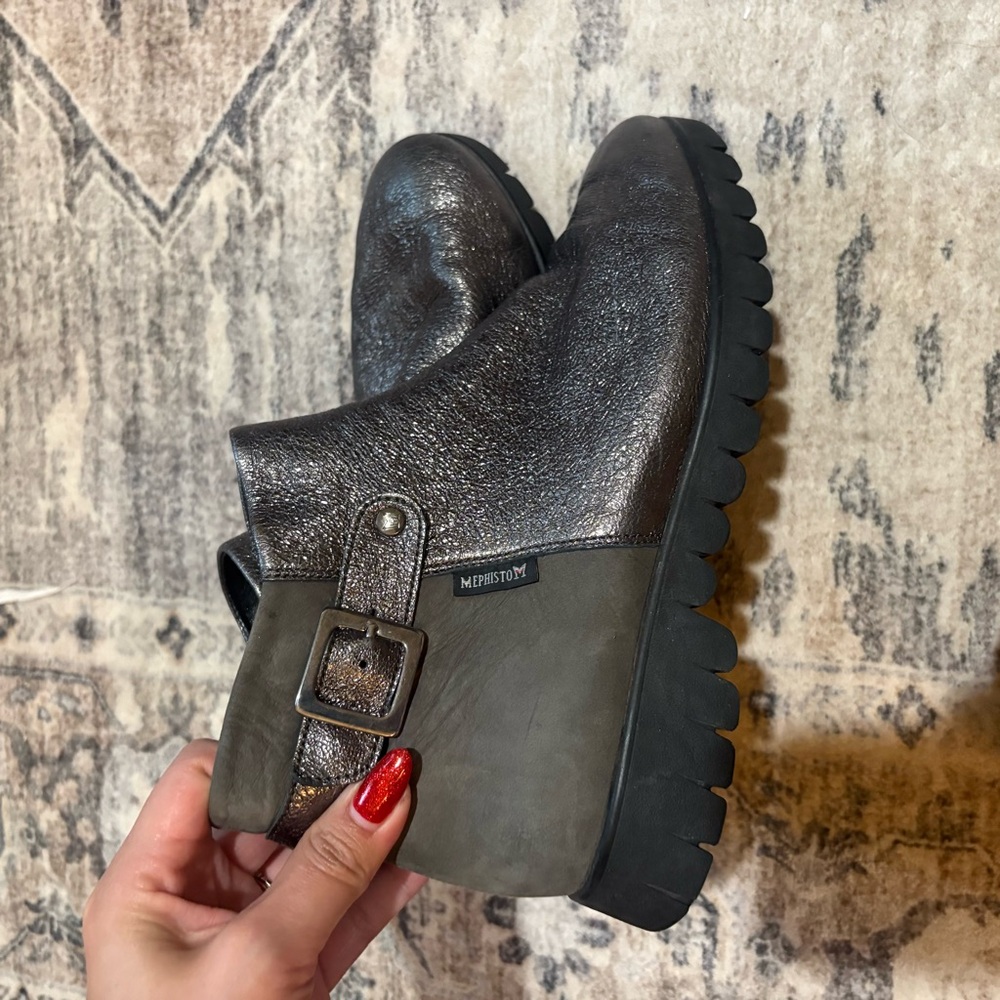 Mephisto leather metallic ankle boots size 6.5